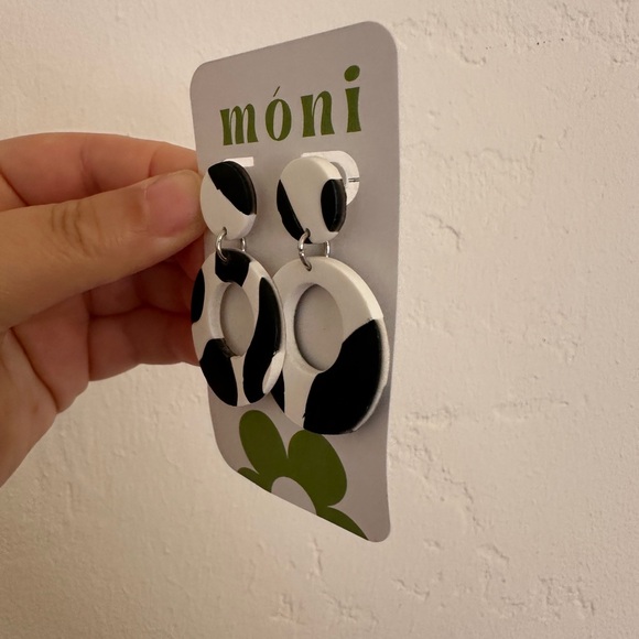 NWT móni Cow Pattern Round Drop Earrings - Picture 3 of 4